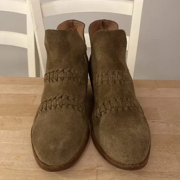 Garnet Hill Olive Green Suede Whipstitch Ankle Boots Made in Italy Size 8 - Picture 3 of 8